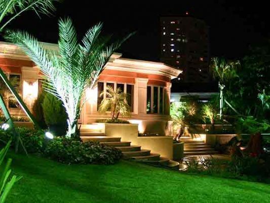Đèn sân vườn năng lượng mặt trời Đèn sân vườn năng lượng mặt trời